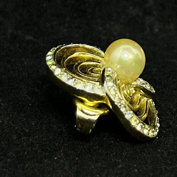 Crown Trifari Gold Tone Faux Pearl & Rhinestone Earrings & Brooch Set (3681) - Picture 8 of 8